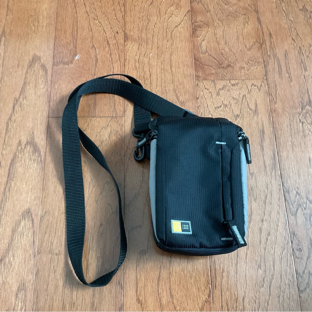 NWOT Case Logic Black, Grey, Gold Digital Camera Carrying Case Long Strap